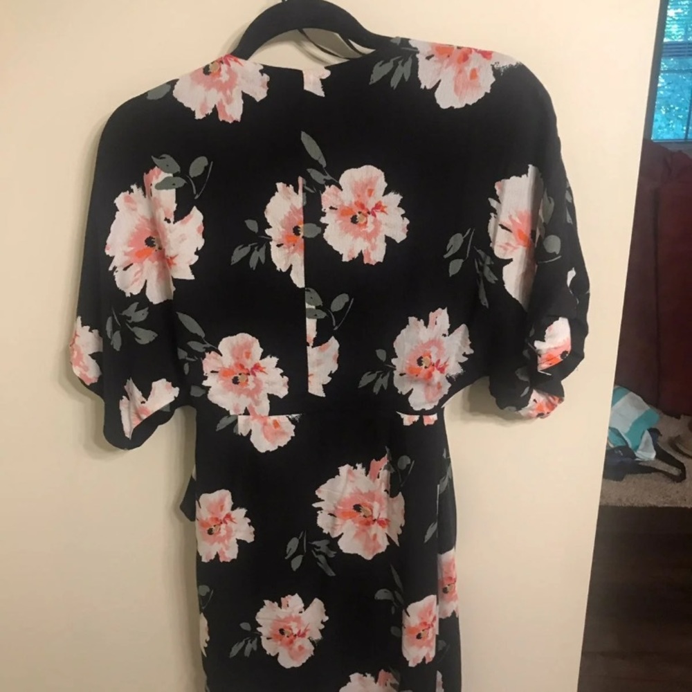 Lulus floral wrap dress. New with tags! - Picture 6 of 6